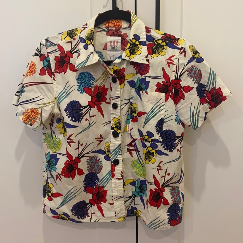 Topo designs floral button down sz S